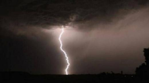 صاعقة رعدية تتسبّب في هلاك شخص و اصابة آخر بجروح متفاوتة الخطورة