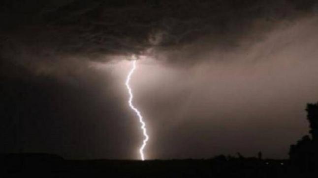 صاعقة رعدية تتسبّب في هلاك شخص و اصابة آخر بجروح متفاوتة الخطورة
