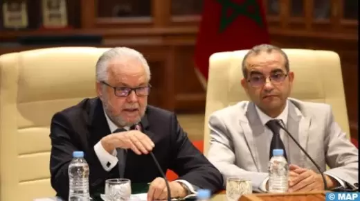 الأمين العام للحكومة : المصادقة على 216 نصا قانونيا خلال السنة الجارية..