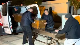 عبر معبر “زوج أبغال”..لسلطات الجزائرية تُسلم نظيرتها المغربية لاعباً قضى غرقاً
