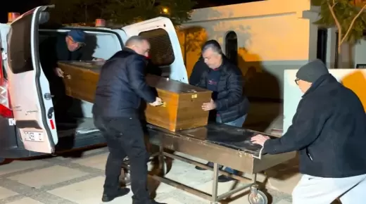 عبر معبر “زوج أبغال”..لسلطات الجزائرية تُسلم نظيرتها المغربية لاعباً قضى غرقاً