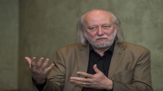 الكاتب المجري لازلو كراسنوهوركاي يفوز بجائزة نوبل للآداب..