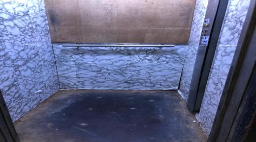 مركب بن تاج في وجدة: مرة أخرى مصعد معطّل منذ ما يقارب ثلاثة أشهر وناظر الأوقاف في دار غفلون ..ما رأي وزير الاوقاف والشؤون الإسلامية فيما يقع من عبث؟