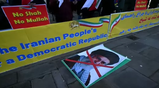 المرشد الأعلى خامنئي في مواجهة أكبر تحدٍّ منذ قيام “الجمهورية الإسلامية”