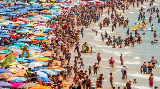 الأمن السري الإسباني يمشط الشاطئ بقميص “أسود الأطلس”..