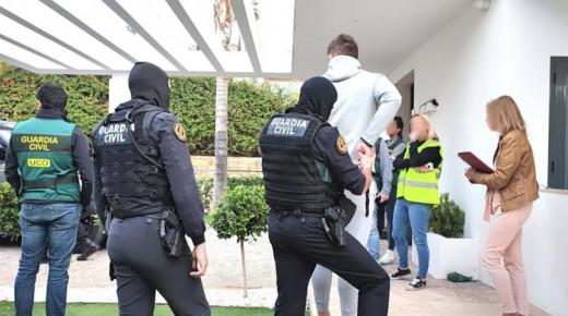  إسبانيا توقف 43 شخصا ينتمون لشبكة تستغل المهاجرين السريين