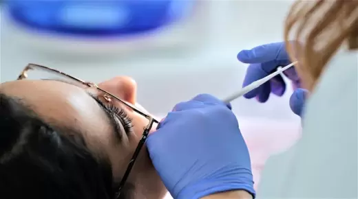 هيئة تحذّر من التداعيات السلبية لظاهرة المزاولة غير القانونية لمهنة طب الأسنان..