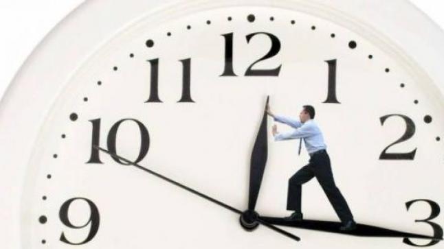 توقيعات ضد “زيادة ساعة” بالمملكة..