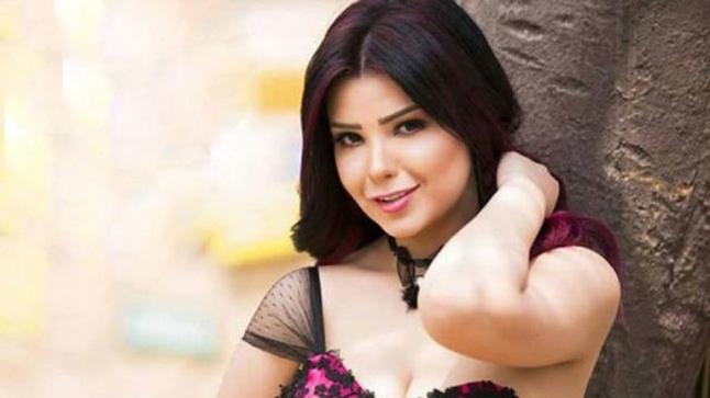 حبس مطربة إغراء مشهورة بتهمة “ممارسة الدعارة”