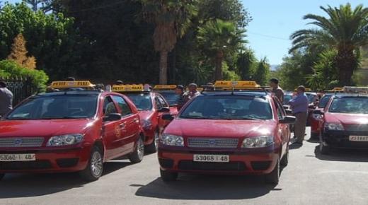 الحكومة تنفي استثناء سائقي سيارات الأجرة من الحماية الاجتماعية..
