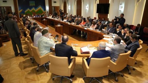 إنه العبث.. بعدما أقام الدنيا ولم يُقعدها “البيجيدي” يساهم في تمرير قانون فرنسة التعليم