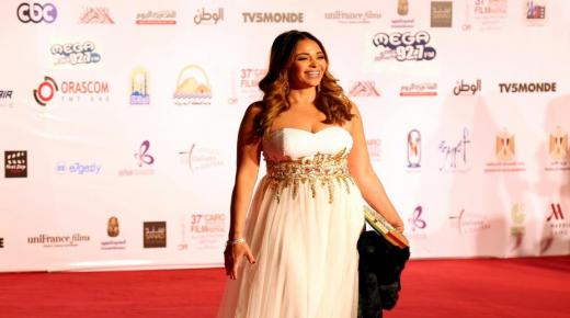 الفنانة الشهيرة داليا البحيري تروي تفاصيل تعرضها للتحرش الجنسي..