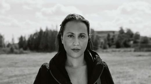 بعد معاناة طويلة مع الاكتئاب.. انتحار الكاتبة المغربية المُثيرة للجدل نعيمة البزاز..