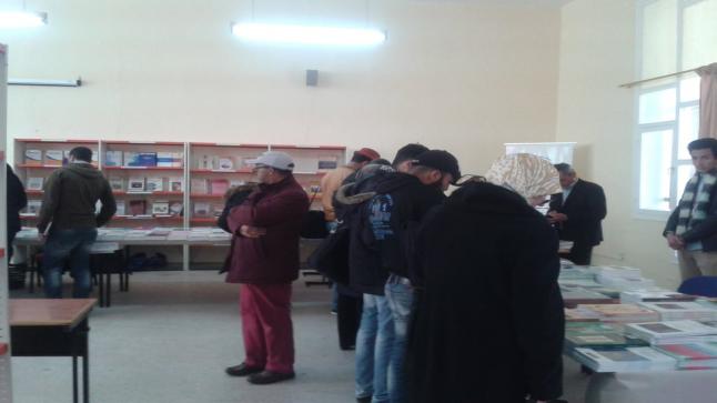 معرض كلية الآداب والعلوم الإنسانية بوجدة يحتفي بمنشورات الجامعات والمعاهد المغربية