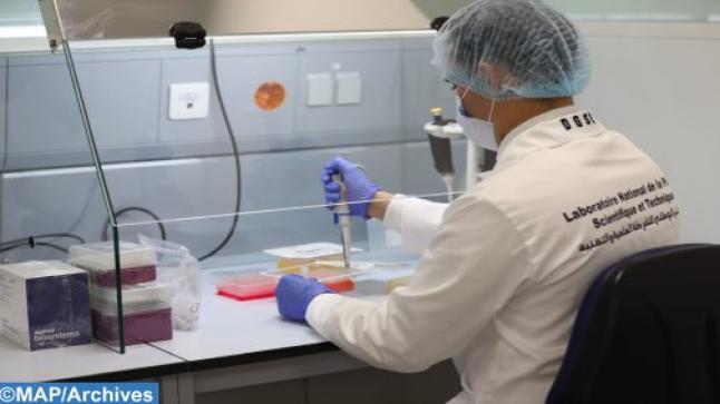 مختبر مغربي يجري عملية تجميد أنسجة المبيض..