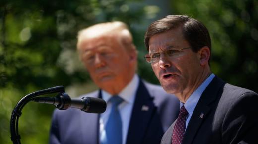 في إطار تصفية الحسابات داخل إدارته..ترامب يقيل وزير الدفاع مارك إسبر..