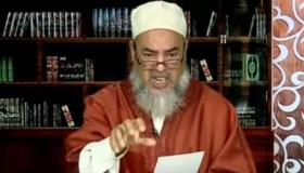 شاهد “فيديو” فتوى تتسبب في توقف برنامجا دينيا في الجزائر يقدمه الشيخ شمس الدين