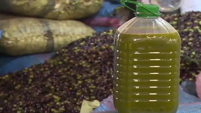  تجار زيت الزيتون يرفعون الأسعار إلى مستوى قياسي بالمغرب