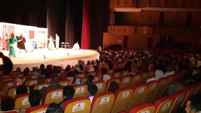 نزلاء المؤسسات السجنية يخلقون الفرجة بمسرحية “مبارك ومسعود” بمسرح محمد السادس بوجدة