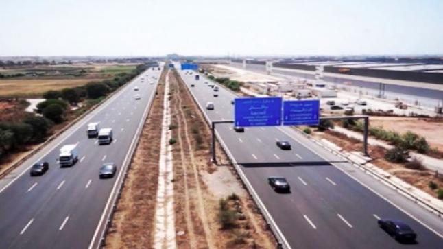 وزارة النقل تدعو مستعملي الطرق إلى الحيطة مع توقع اضطرابات جوية قوية بالمملكة..