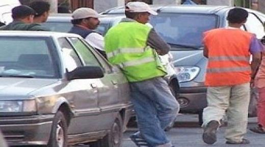 شهادة صادمة لسائح أجنبي حول فوضى وعبث “كارديانات” السيارات بشوارع المملكة