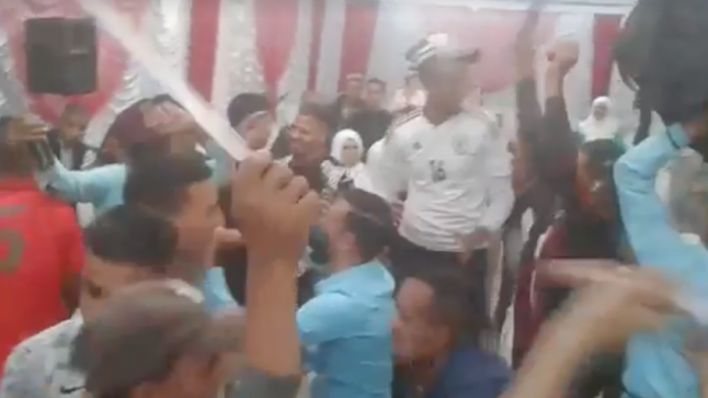 توقيف شخص ظهر رفقة عدد من المشتبه فيهم وهم يشهرون أسلحة بيضاء في أحد الأعراس