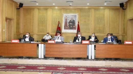 مجلس جهة الشرق يتدارس التداعيات الاقتصادية والاجتماعية لجائحة كورونا –كوفيد 19- على الجهة..