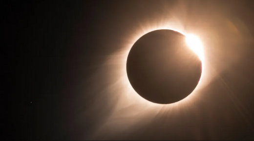 أميركا الشمالية تترقب كسوف الشمس النادر… وتحذيرات من النظر إليه بالعين المجردة