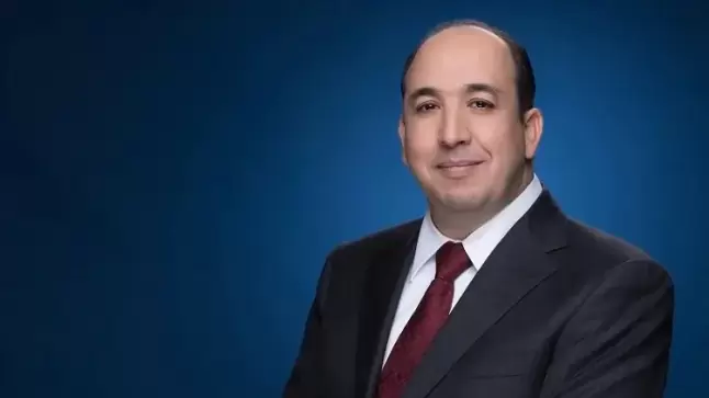 الجزيرة تستغني عن مذيعيها المغربي عبد الصمد ناصر والسودانية نانسي محجوب￼