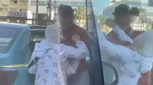 توقيف سائق الطاكسي الذي ظهر في شريط فيديو وهو يعتدي على زبونة