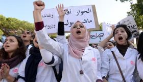 لهذه الأسباب ..طلبة الطب يعودون إلى الاحتجاج..