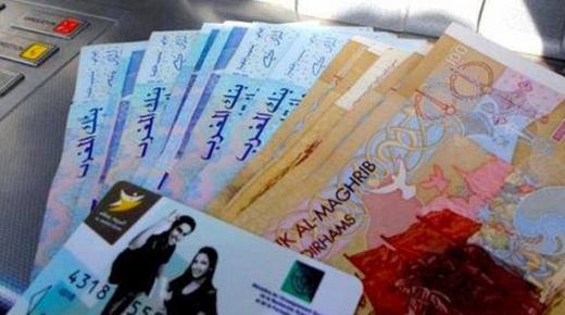 الحكومة تحدد شروط الإستفادة من المنح الجامعية للطلبة