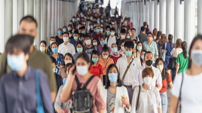 خبر مخيب.. الصحة العالمية تحذر من موجتين ثالثة ورابعة لكورونا..