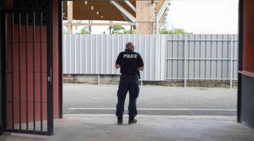 فرنسا توقف خمسة فرنسيين ومغربيا على خلفية تهريب مهاجرين