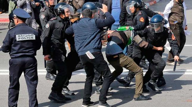 الأساتذ المتعاقدين يواصلون إضرابهم الوطني الذي يستمر إلى غاية السبت المقبل وسط توترات بمجموعة من الأقاليم والجهات..