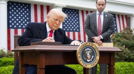 ترامب يعلن الحرب التجارية ويدخل الاقتصاد العالمي في المجهول