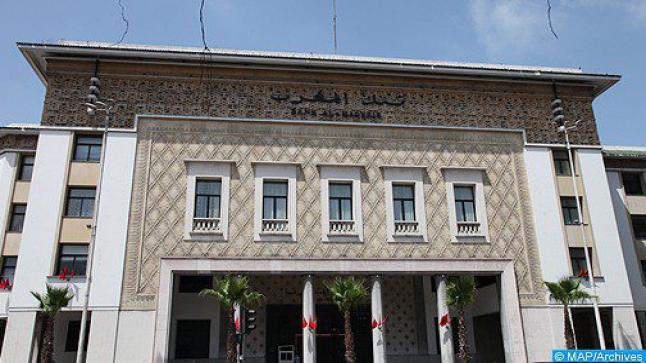 تحسن سعر صرف الدرهم أمام الدولار الأمريكي واستقراره مقابل الأورو..