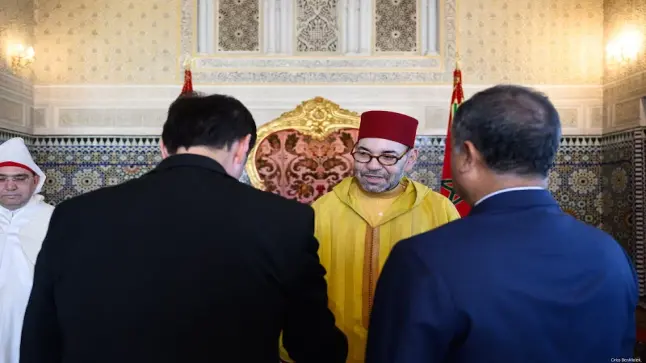 الملك يستقبل عددا من السفراء الأجانب