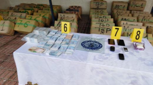 في عزّ انشغاله بجائحة كورونا: الأمن يحبط تهريب طنا و770 كيلوغراما من الحشيش بالناظور ويعتقل المتورطين من بينهم فتاة..