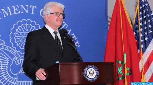 الملك يمنح السفير السابق للولايات المتحدة بالمغرب الوسام العلوي من درجة قائد..