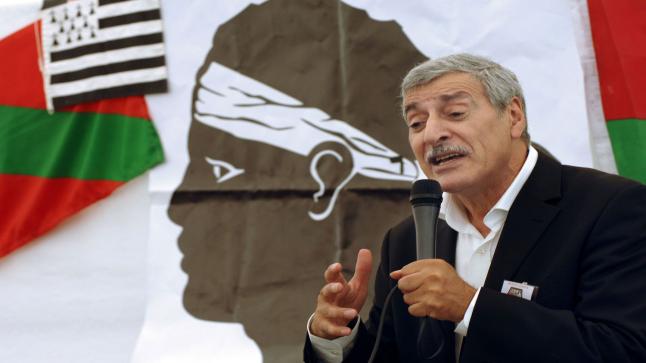 على اثر منع رئيس جمهورية القبايل من المرور على قناة “سي.نيوز”..حرية التعبير الفرنسية تختنق بالغاز الجزائري..