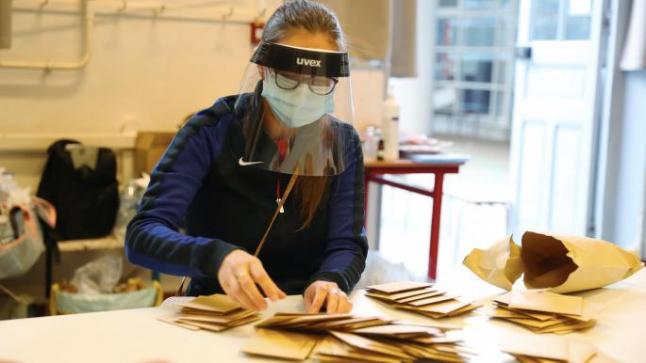 تقدُّم اليمين المتطرف في الانتخابات المحلية الفرنسية وسط نسبة امتناع عن التصويت عالية جدا..