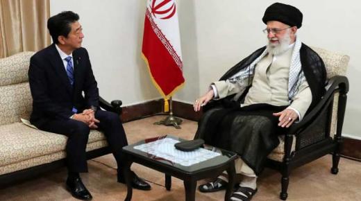 مرشد الجمهورية الإرانية خامنئي لرئيس وزراء اليابان: ترامب “لا يستحق” الرد عليه