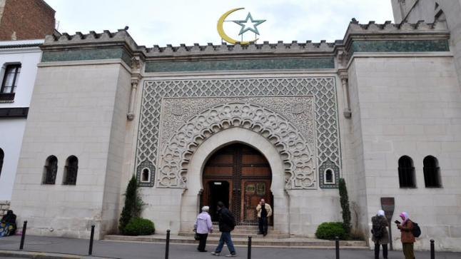 فرنسا لجنة برلمانية تعتمد مشروع قانون يستهدف المسلمين..