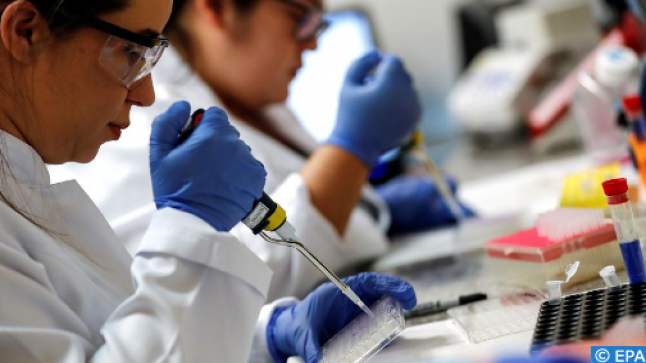 أربعة مشاريع لجامعات مغربية من بين الفائزين بمنحة لصندوق مخصص لدعم الأبحاث حول “كوفيد-19”