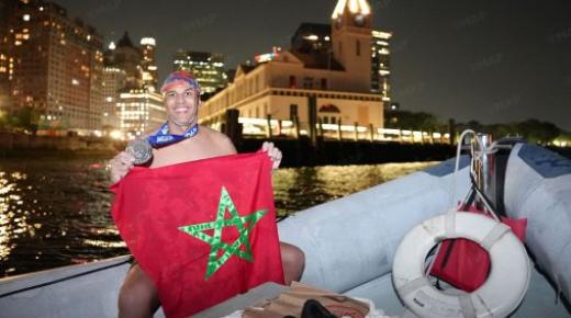 الولايات المتحدة.. السباح المغربي حسن بركة يحقق إنجاز السباحة حول محيط جزيرة مانهاتن