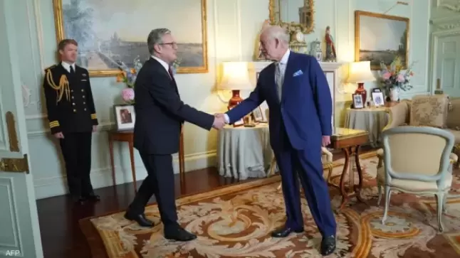 تعيين كير ستارمر رسميا رئيسا لوزراء بريطانيا