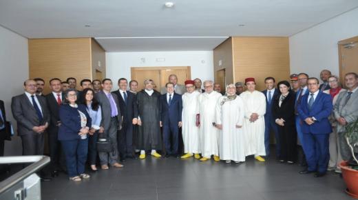 رئيس الحكومة ينصب أعضاء اللجنة الوطنية لمكافحة الاتجار بالبشر