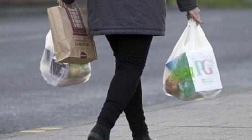 خبراء يؤكدون : لا حاجة إلى تطهير أكياس البقالة لتفادي العدوى من وباء كورونا..