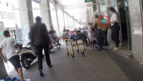 شاهد”فيديو” صادم مريضة تذهب إلى البنك بسيارة الإسعاف لتسديد مستحقات عملية جراحية..